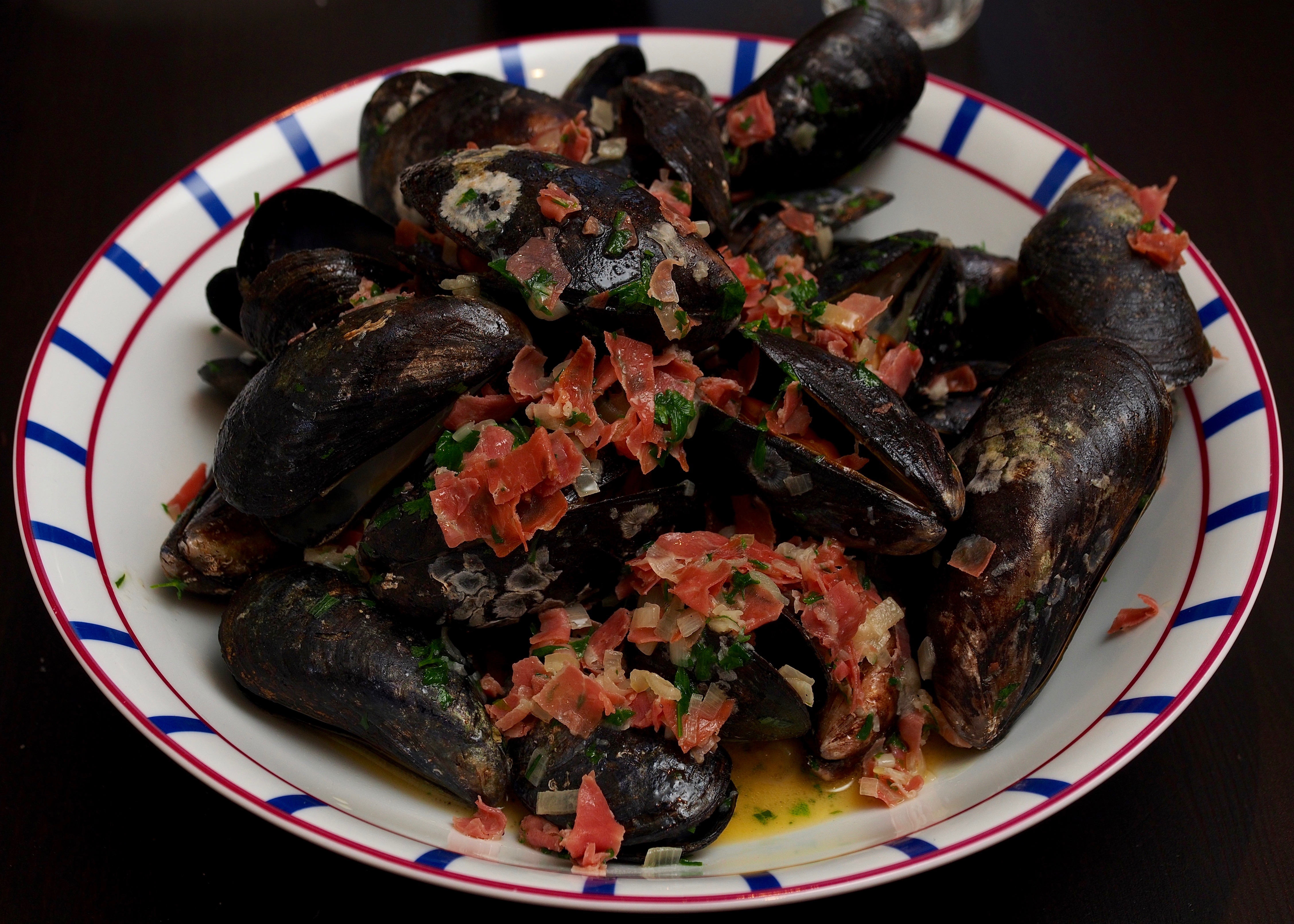 Mussels with Parma ham