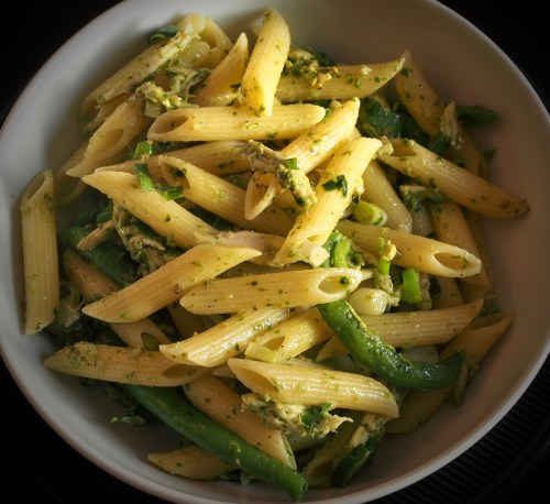 Creamy chicken &amp; green bean pesto pasta