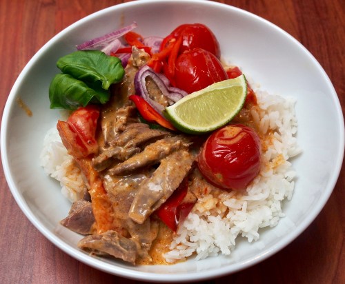 Ripped red pepper duck curry