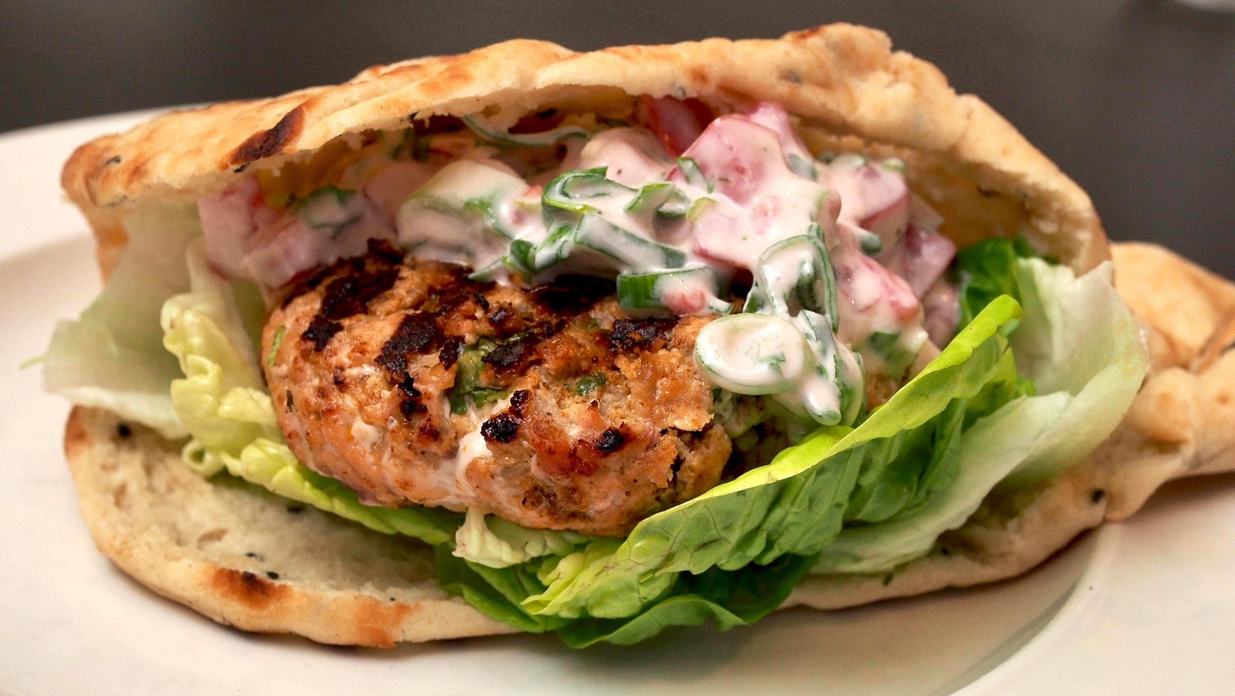 Tandoori pork burgers