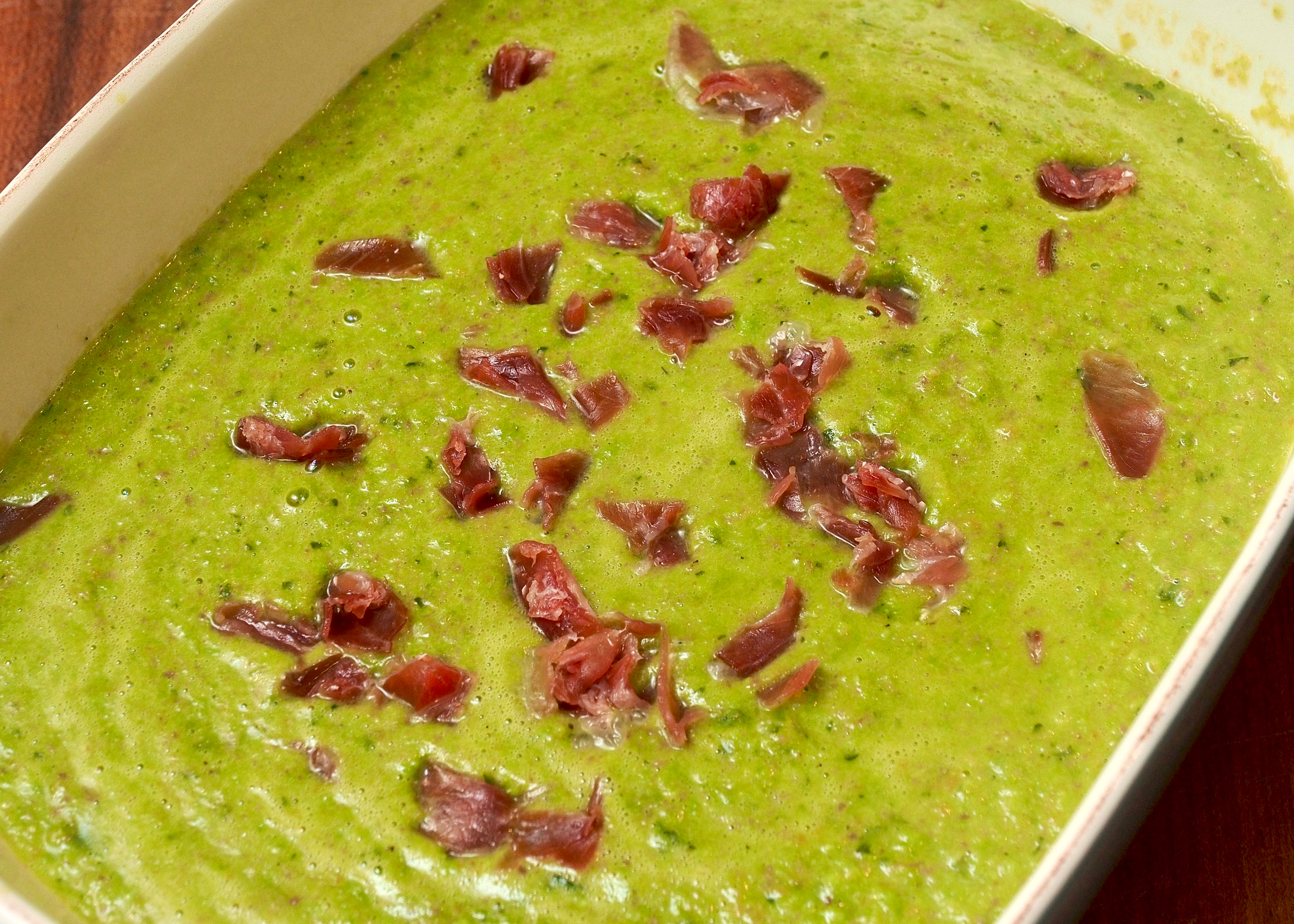 Pea soup with ham and mint
