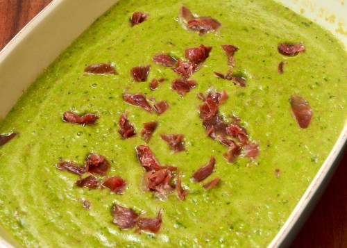 Pea soup with ham and mint