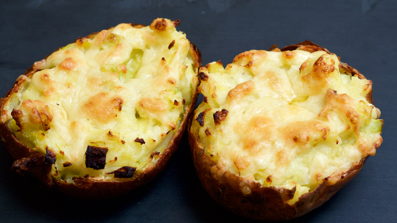 Cheesy leek baked potatoes