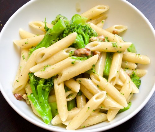 Broccoli, walnut &amp; blue cheese penne