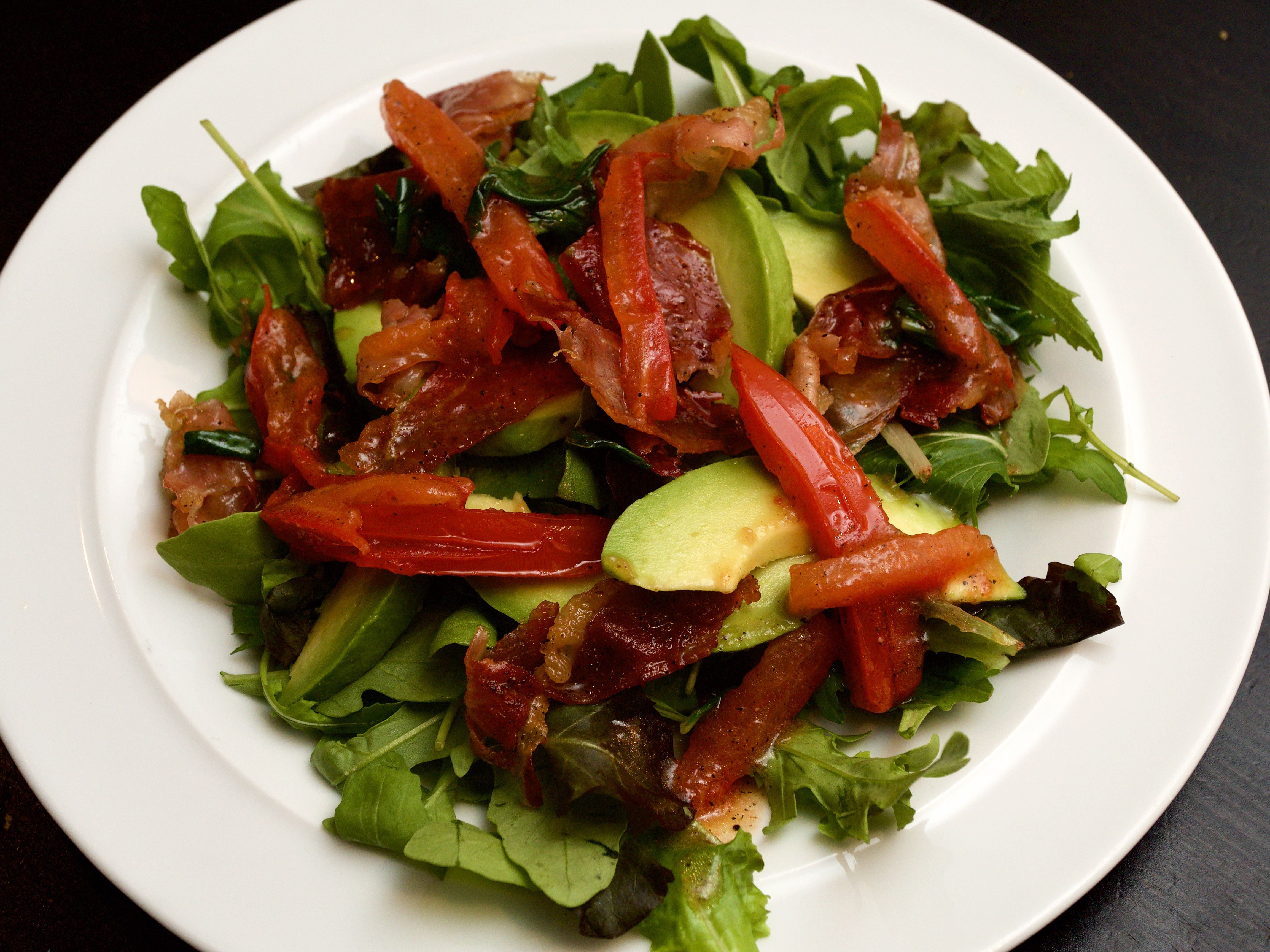 Crispy Parma ham w avocado and hot tomato dressing