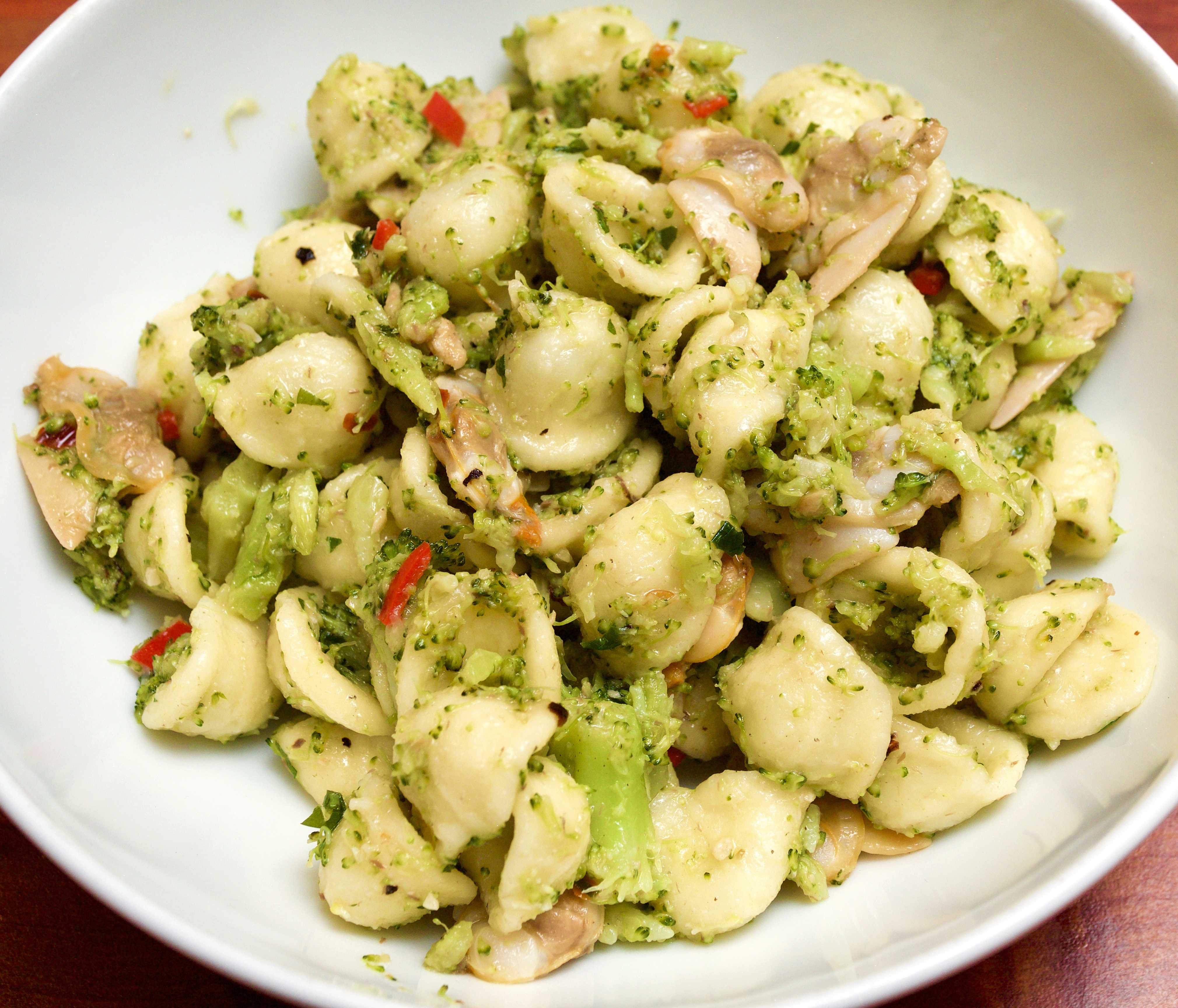 Orecchiette with clams and broccoli
