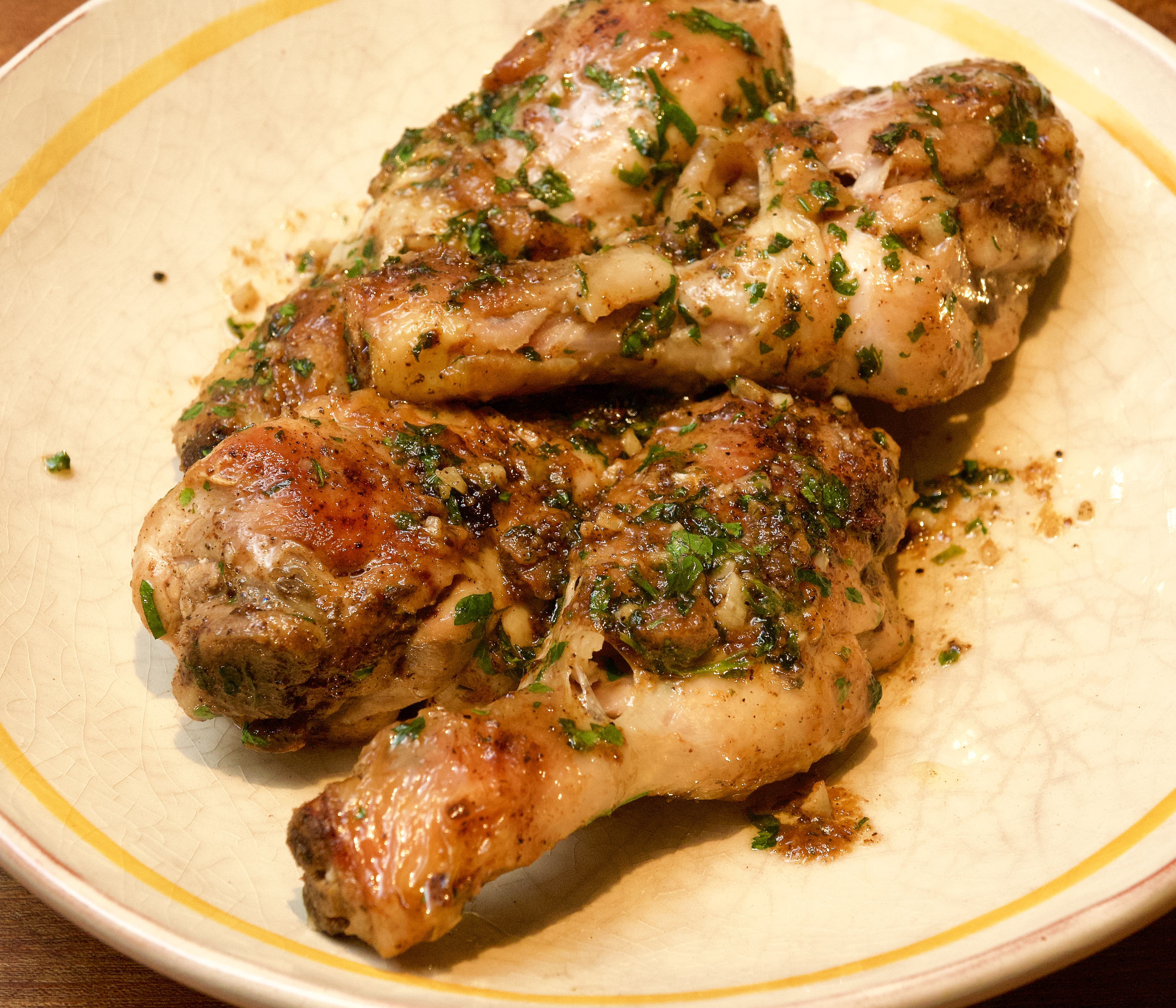 Roast drumsticks with parsley and garlic