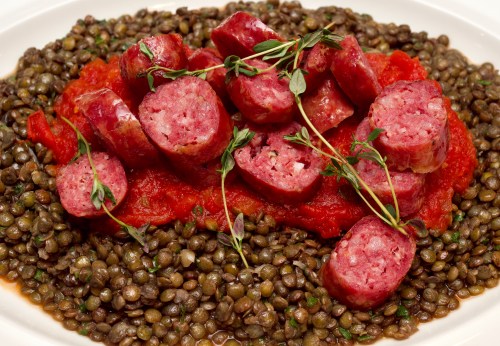 Sausages and green lentils with tomato salsa