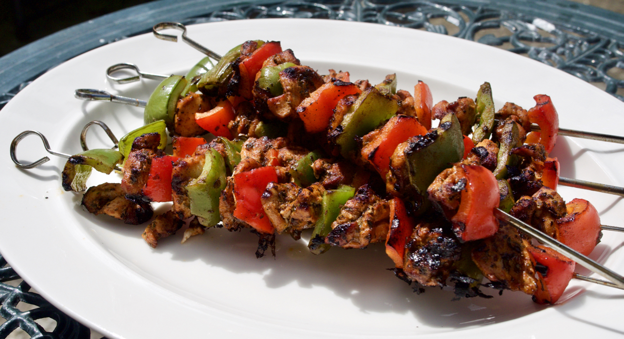 Chicken skewers with oregano
