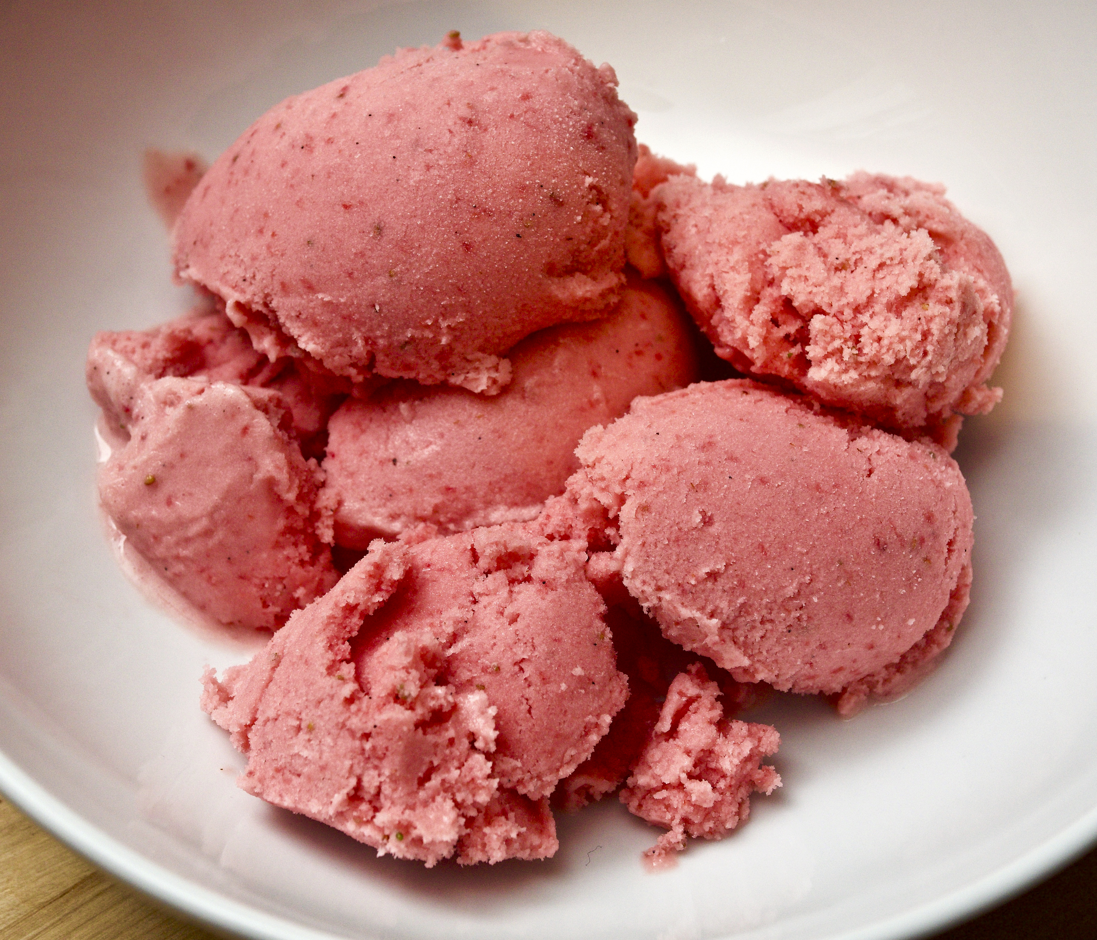 Strawberry and buttermilk icecream