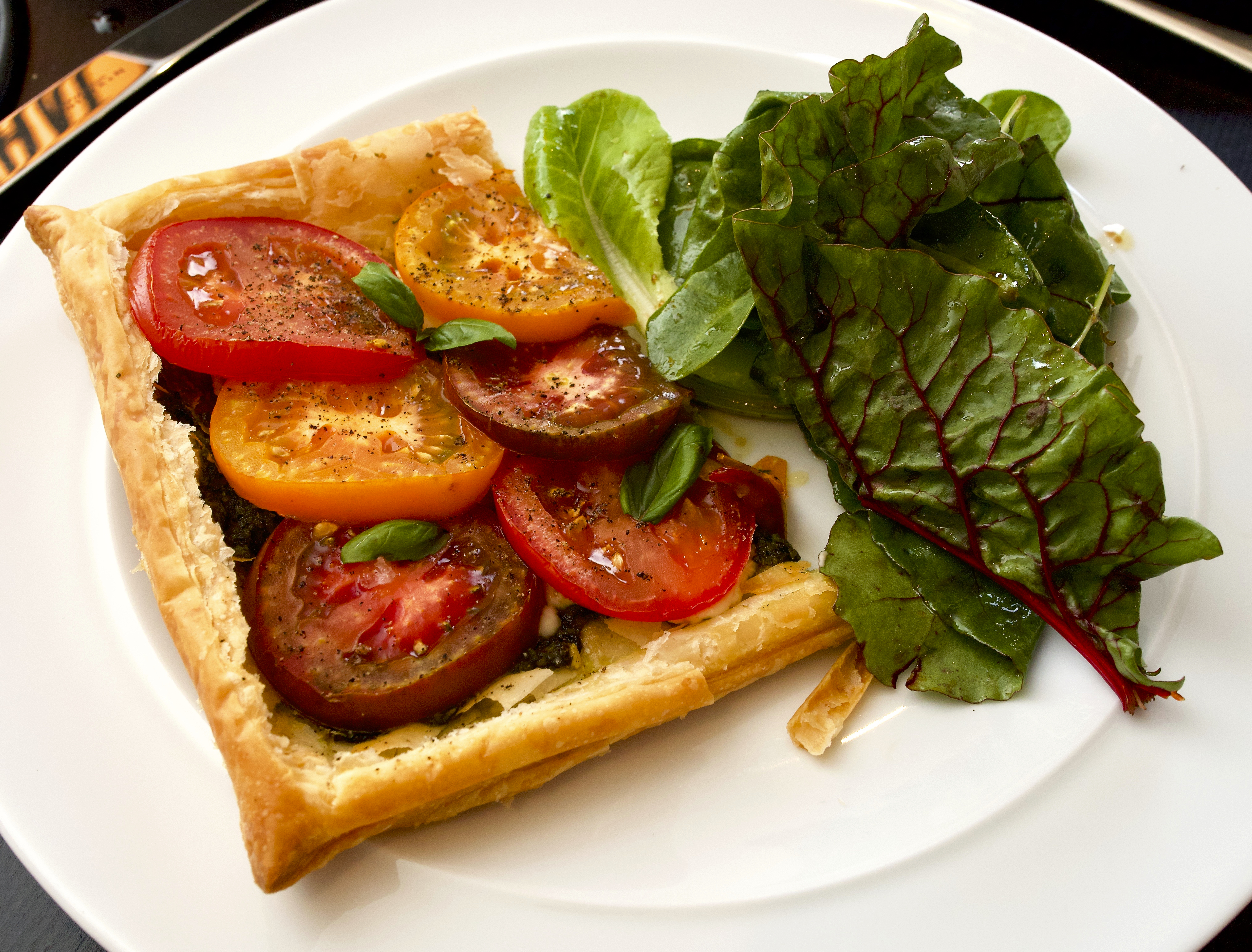 Tomato, pesto &amp; marscapone tart
