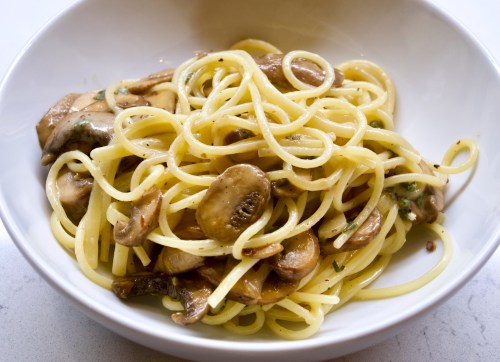 Linguine with garlic mushrooms &amp; sage