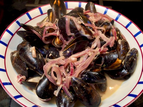 Mussels with red onions, cider and creme fraiche