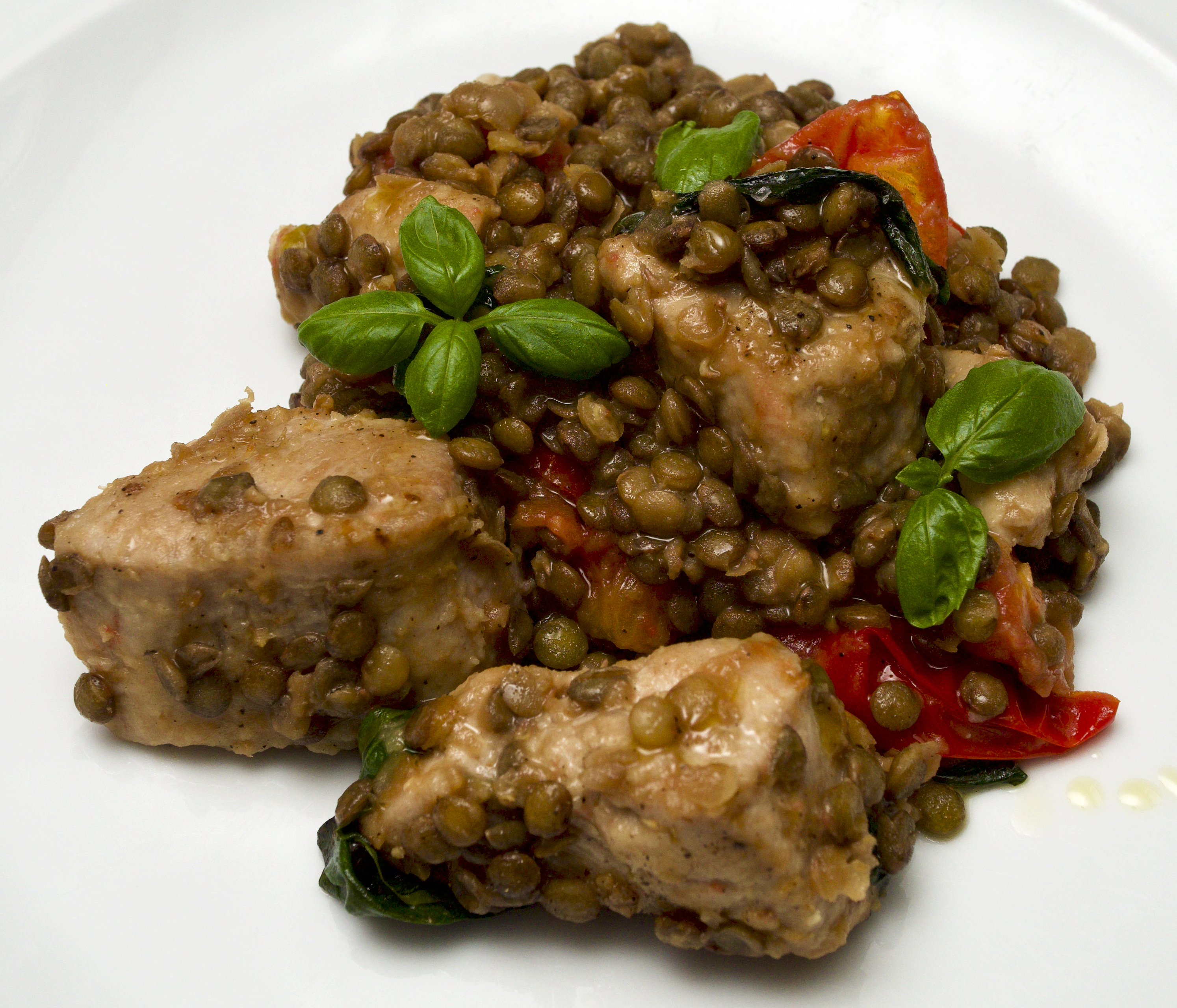 Tuna cooked in lentils